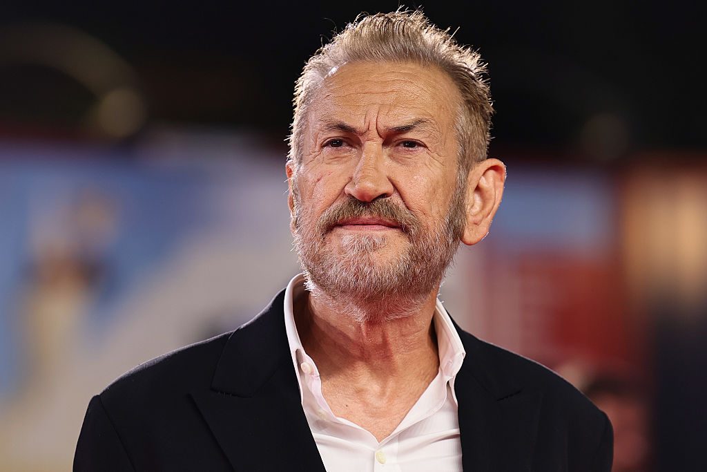 Il medico di Marco Giallini dopo l'operazione: "L'ho rimesso in piedi, dovrà fare fisioterapia prima di camminare"