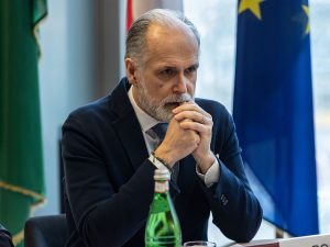 L’opposizione attacca l’ad Rossi in Commissione di Vigilanza: “La Rai ha perso ascolti e autorevolezza”