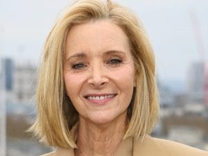 Lisa Kudrow si presenta in ritardo a un’intervista: “Colpa della chirurgia estetica, ora basta”