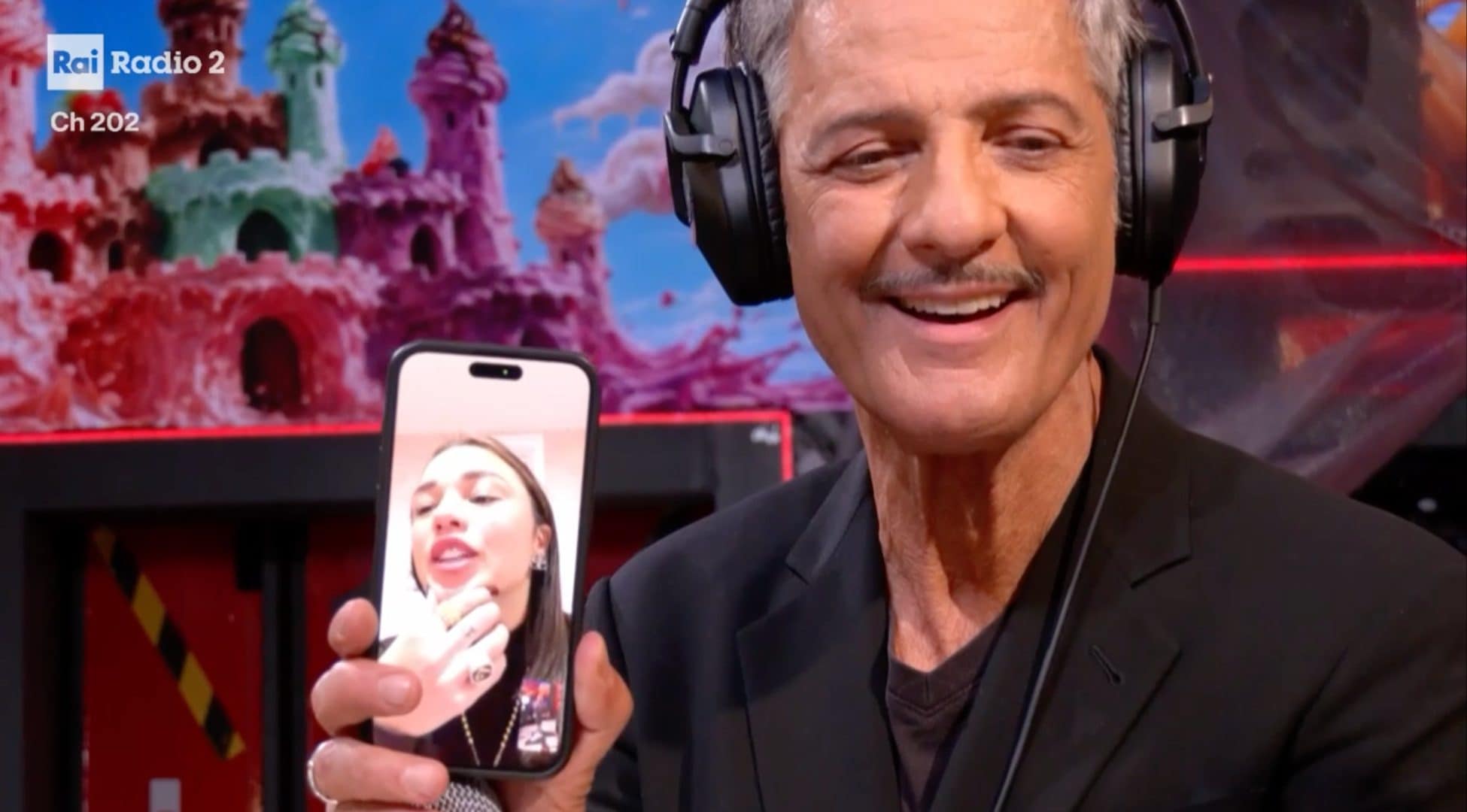 Fiorello con la protagonista di Mare Fuori lancia la stoccata: "Mi sta chiamando Maria, non quella con la erre"