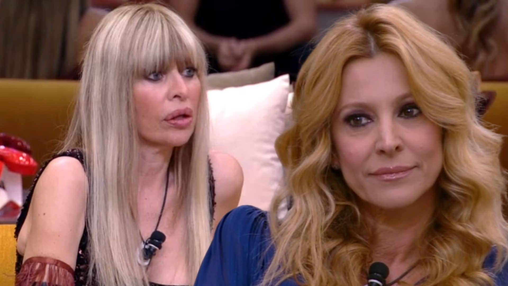 Alessandra Mussolini non crede che Adriana Volpe abbia il ciclo, scontro in diretta: "Vergognati vipera"
