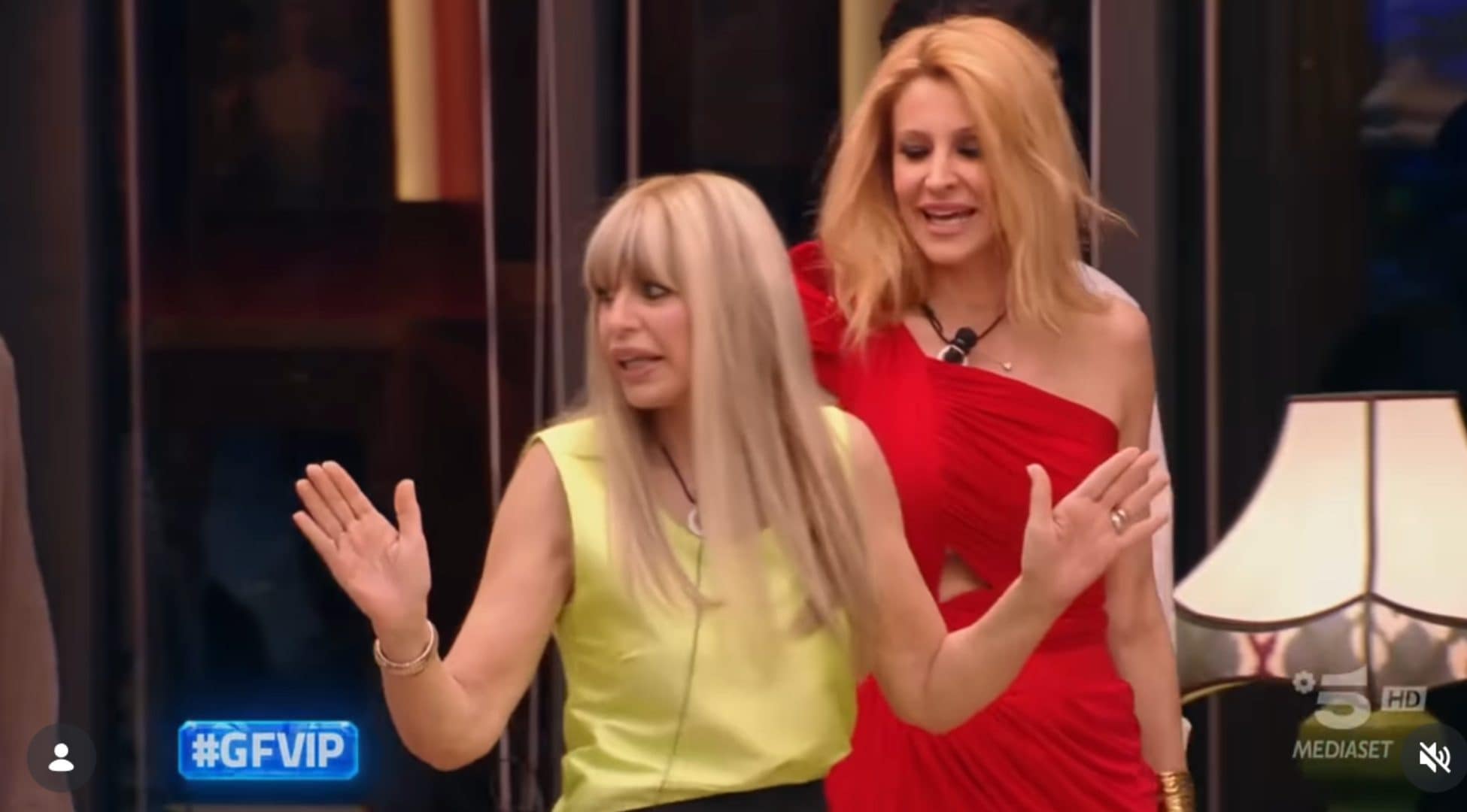 Ilary Blasi inciampa su Alessandra Mussolini al GF Vip: quel “Non si molla” vicino al motto fascista