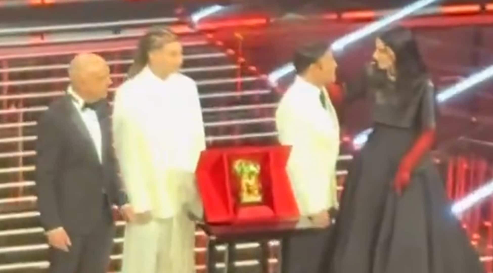 Laura Pausini ha spoilerato la vittoria di Sal Da Vinci a Sanremo? Cos’è successo sul palco dell’Ariston