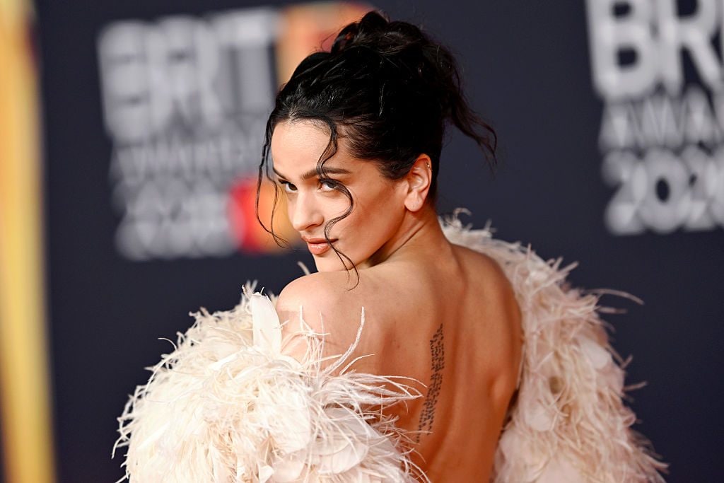 Rosalía parla di attrazione: "La qualità che più apprezzo in un uomo? Che sia gay"