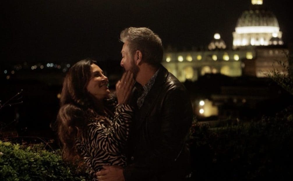 Sabrina Ferilli e Sergio Assisi in Gloria – Il ritorno