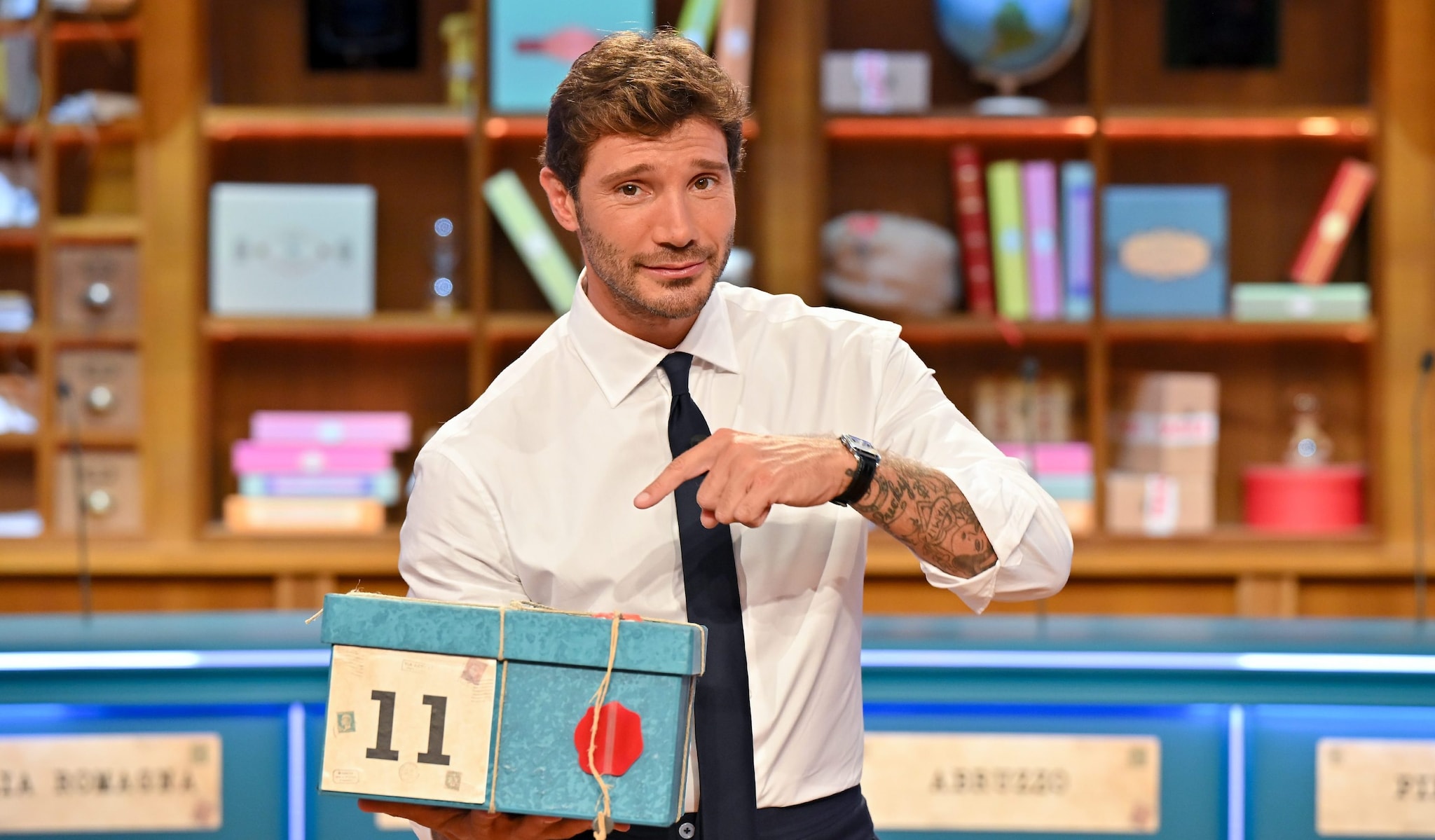 Stefano De Martino conosce il contenuto dei pacchi di Affari Tuoi? La verità sui consigli ai pacchisti