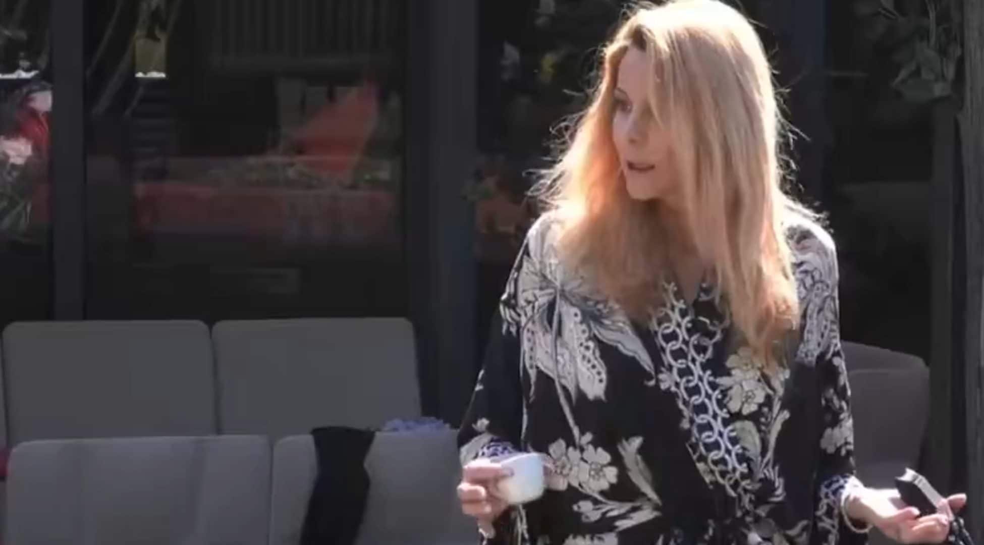 GF Vip, Adriana Volpe consiglia un vibratore ad Alessandra Mussolini: “Non può essere così isterica”