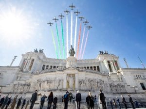 Cambio programmazione Rai per la giornata della Liberazione del 25 aprile 2026