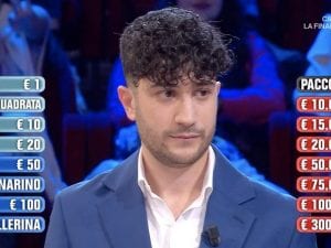 Ad Affari Tuoi Tommaso e Lisa accettano 33mila euro: “Non possiamo tornare a mani vuote, servono per il mutuo”