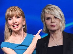 Ascolti tv ieri 4 aprile: chi ha vinto tra Amici e Canzonissima, i dati in aggiornamento