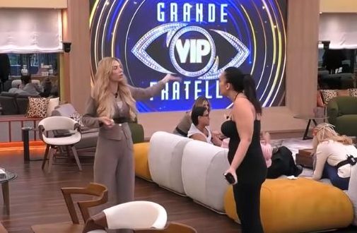 Al GFVip è caos per lo scherzo di Todaro, Paola Caruso ancora contro Manzini: "Aiutare gli altri? Vai alla Caritas"