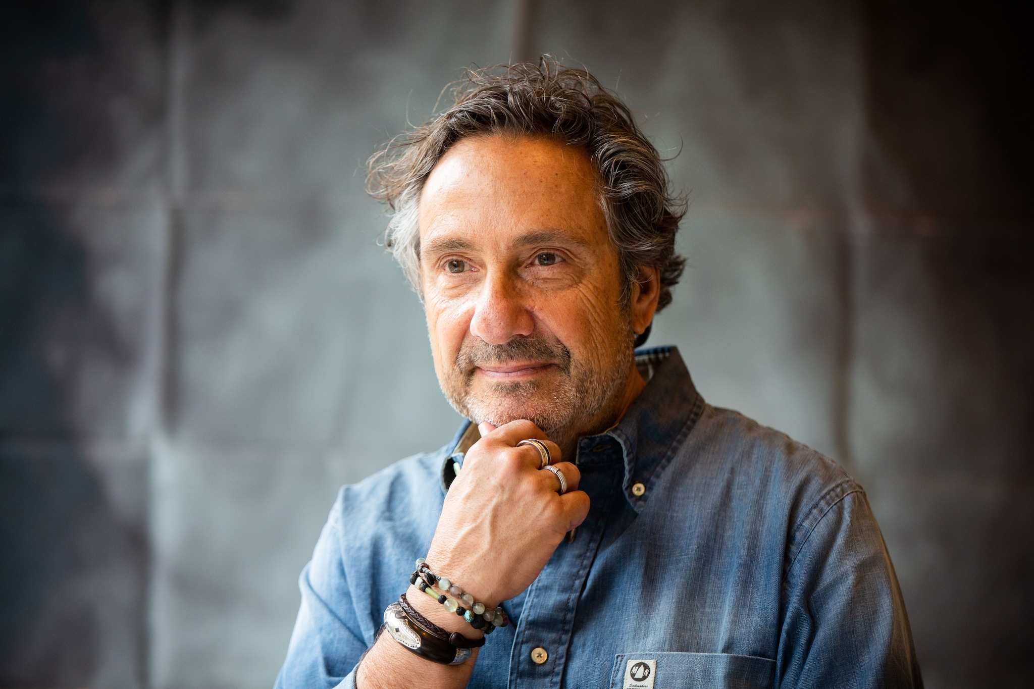 Mario Tozzi sposerà Silvia Ripà, seconde nozze per il geologo: la compagna è un'archeologa 30 anni più giovane