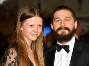 Mia Goth sull’ex Shia LaBeouf: “Non posso fare niente per aiutarlo”