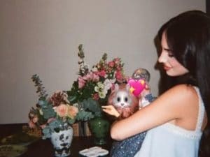 Giulia De Lellis non mostra la figlia sui social, la scelta per proteggerla: “Mi blocco, il mondo è pericoloso”