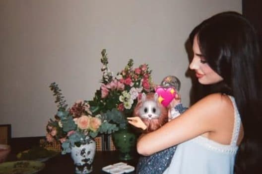 Giulia De Lellis non mostra la figlia sui social, la scelta per proteggerla: "Mi blocco, il mondo è pericoloso"