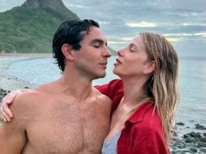 Alessia Marcuzzi rende ufficiale l’amore con Tiago Schietti, la conduttrice vive una relazione a distanza