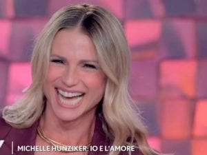 Michelle Hunziker felice e innamorata, ma non nomina Giulio Berruti: “I dettagli li ho chiusi in cassaforte”