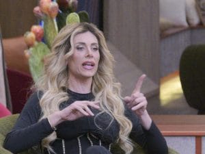 Grande Fratello Vip 28 aprile: Paola Caruso eliminata, chi è al televoto per la finale