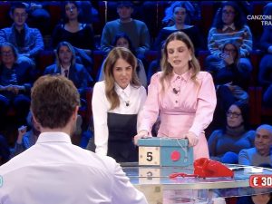 Ad Affari Tuoi Giorgia beffata dall’influenza della zia: “Ha sognato quel numero”. E va via a mani vuote