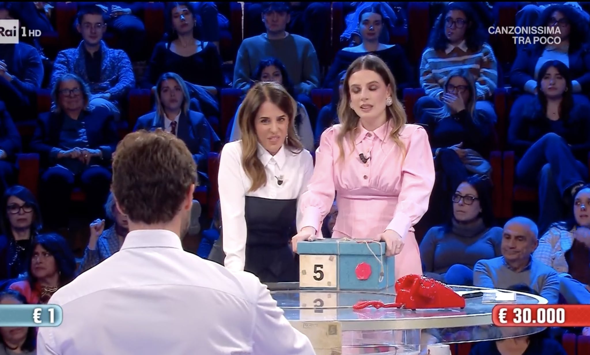 Ad Affari Tuoi Giorgia beffata dall'influenza della zia: "Ha sognato quel numero". E va via a mani vuote