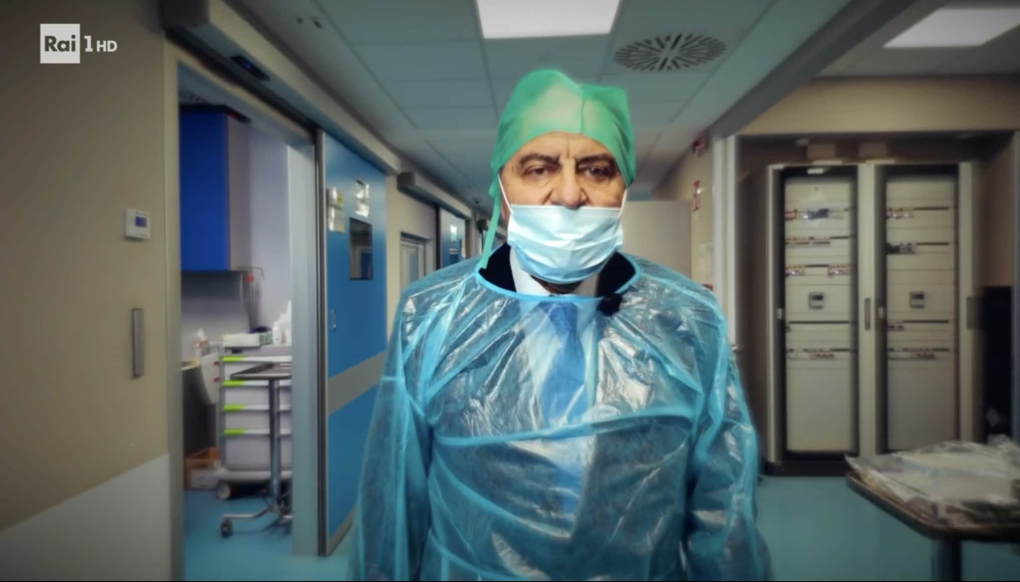 Bruno Vespa è il plastico di se stesso: ora indossa il camice in ospedale per lo speciale su Crans Montana