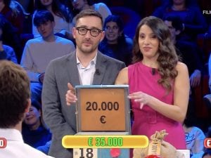 Affari Tuoi: il Pesce d’Aprile del Dottore beffa Chiara, ma Gennarino l’aveva già salvata