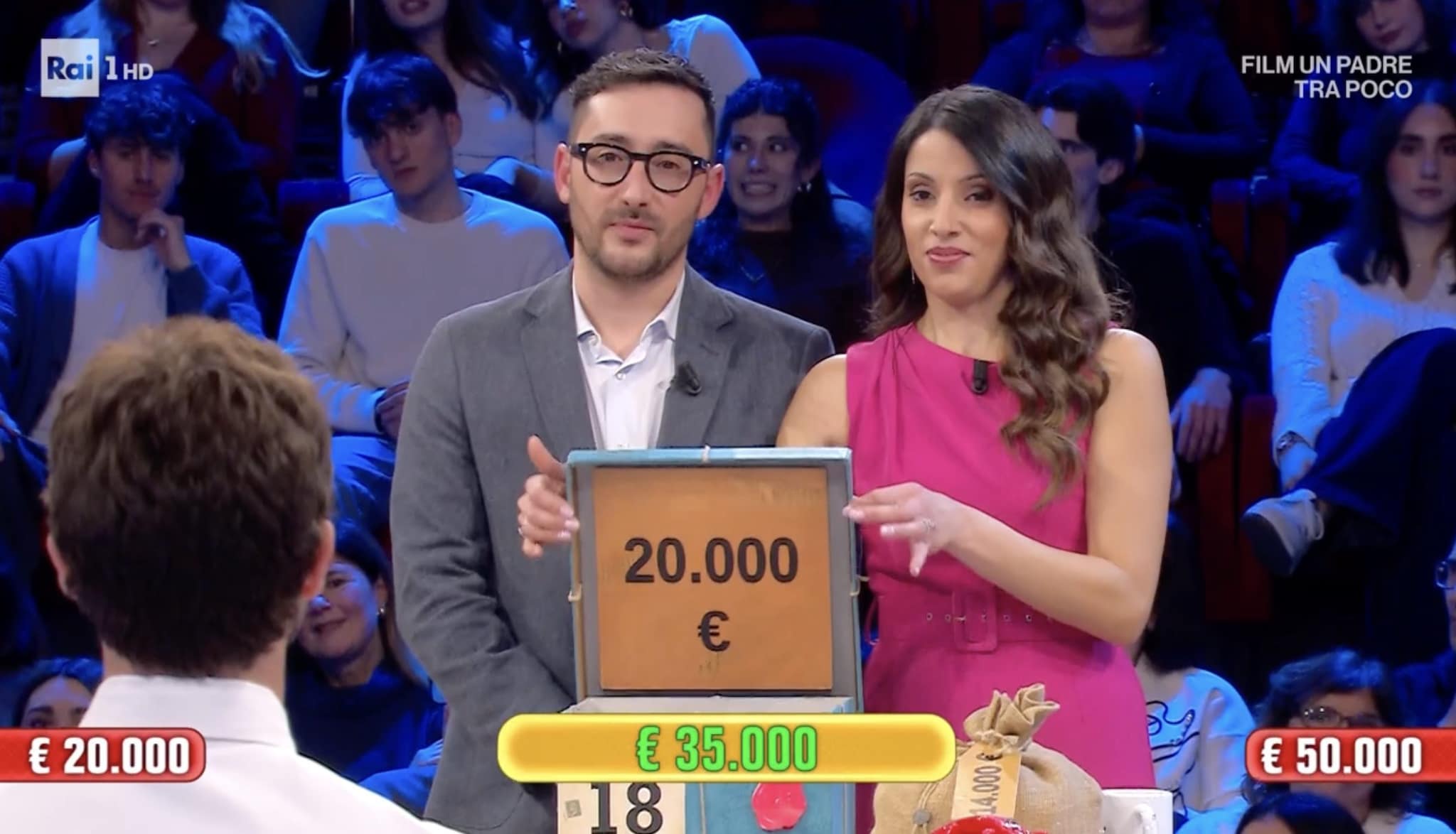 Affari Tuoi: il Pesce d'Aprile del Dottore beffa Chiara, ma Gennarino l'aveva già salvata