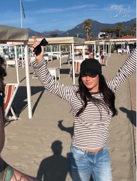 La foto di Giulia Honegger in spiaggia con Fedez a Pasqua