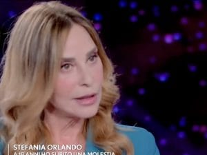 Stefania Orlando: “Molestata a 18 anni dal mio agente, si infilò nel letto e frugò nelle mie parti intime”