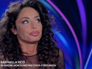 Raffaella Fico sulla rottura con Izzo e il figlio perso: “Piango da sola, mi ha deluso”
