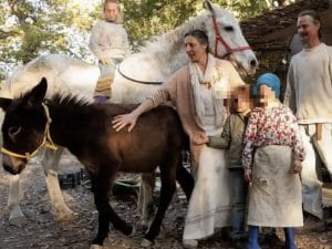 La famiglia nel bosco diventa un film Netflix: trattative in corso mentre i bambini sono ancora in casa famiglia