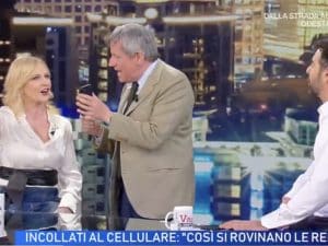 Riccardo Rossi a Luisella Costamagna in diretta: “Rompi come sempre, una volta eravamo amici”