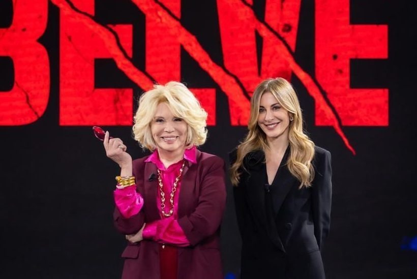 Amanda Lear a Belve: "Con Salvador Dalì niente sesso, era impotente"