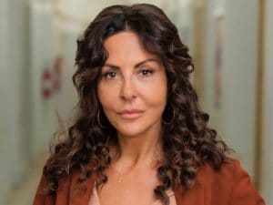 Mediaset non rinuncia a Sabrina Ferilli, la fiction A testa alta potrebbe tornare con la seconda stagione