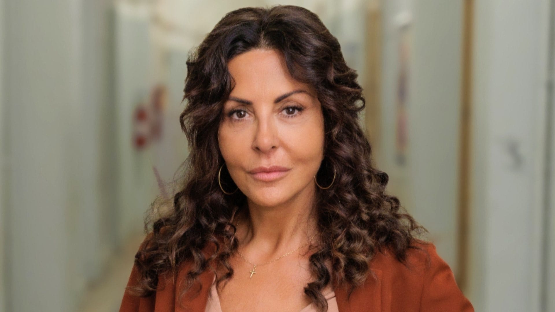 Mediaset non rinuncia a Sabrina Ferilli, la fiction A testa alta potrebbe tornare con la seconda stagione