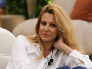 Infortunio per Adriana Volpe che è costretta a lasciare il GF Vip: si è fratturata il dito