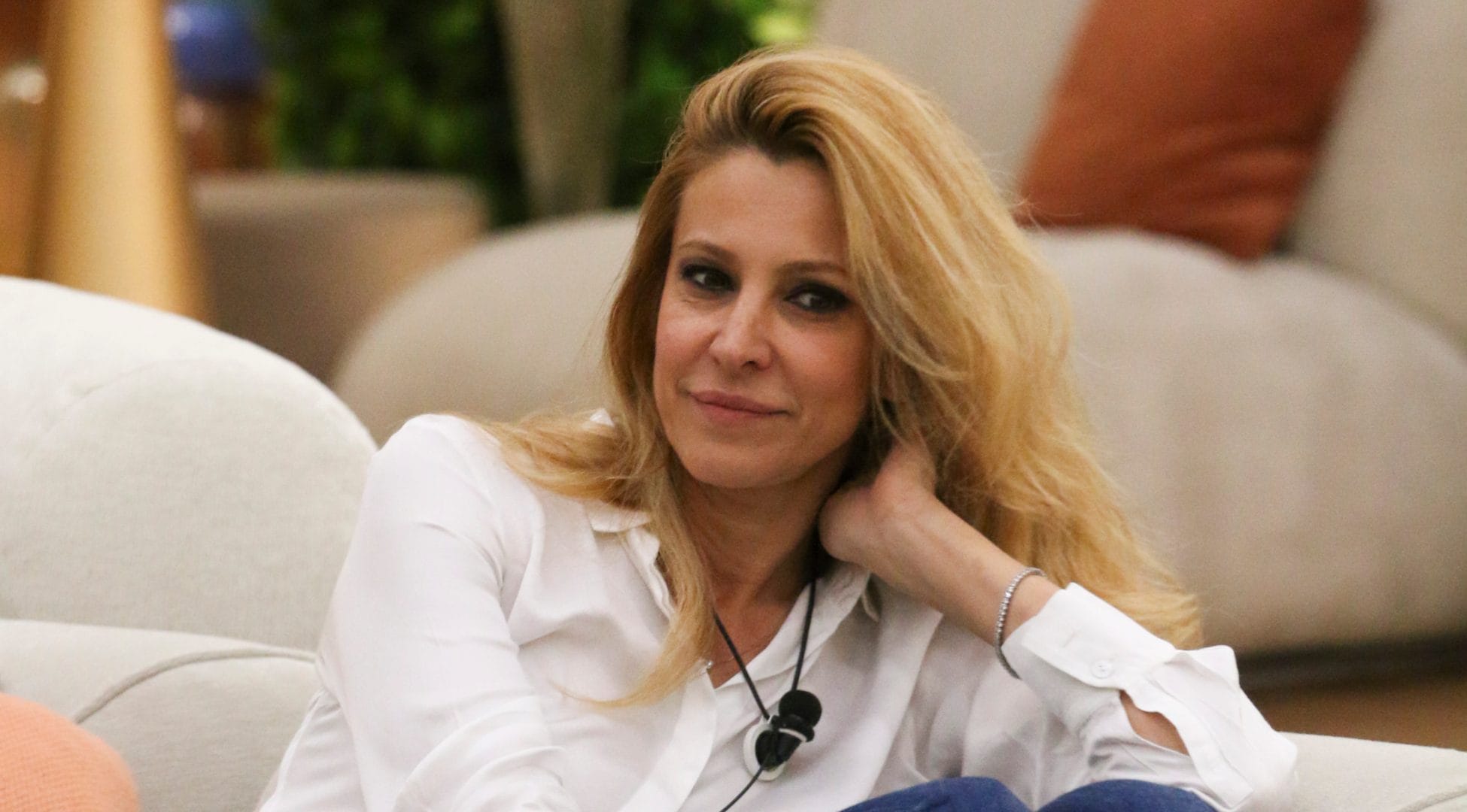 Infortunio per Adriana Volpe che è costretta a lasciare il GF Vip: si è fratturata il dito