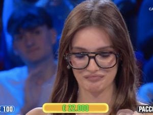 Lisa ad Affari Tuoi pesca il Pacco Nero, ma accetta l’offerta e fa bene: avrebbe portato a casa solo 100 euro