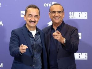 Belve, Carlo Conti: “Come mio erede vedo più Nicola Savino. Bisessuale io? Ho solo un’idea fissa in testa”