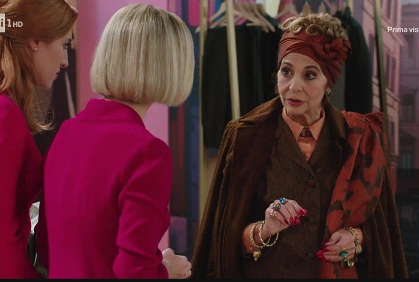 Cloris Brosca come cartomante ne Il paradiso delle signore