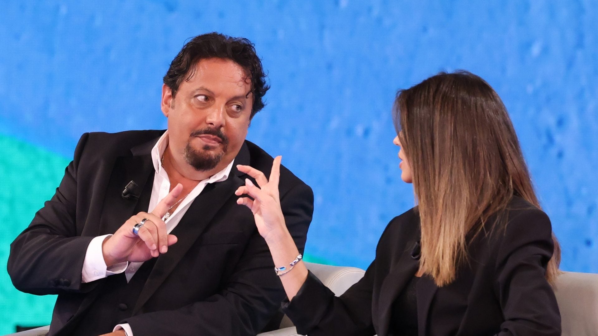 Enrico Brignano a dieta, la moglie Flora Canto: "Ha perso tanti chili, con le minacce si ottiene tutto"