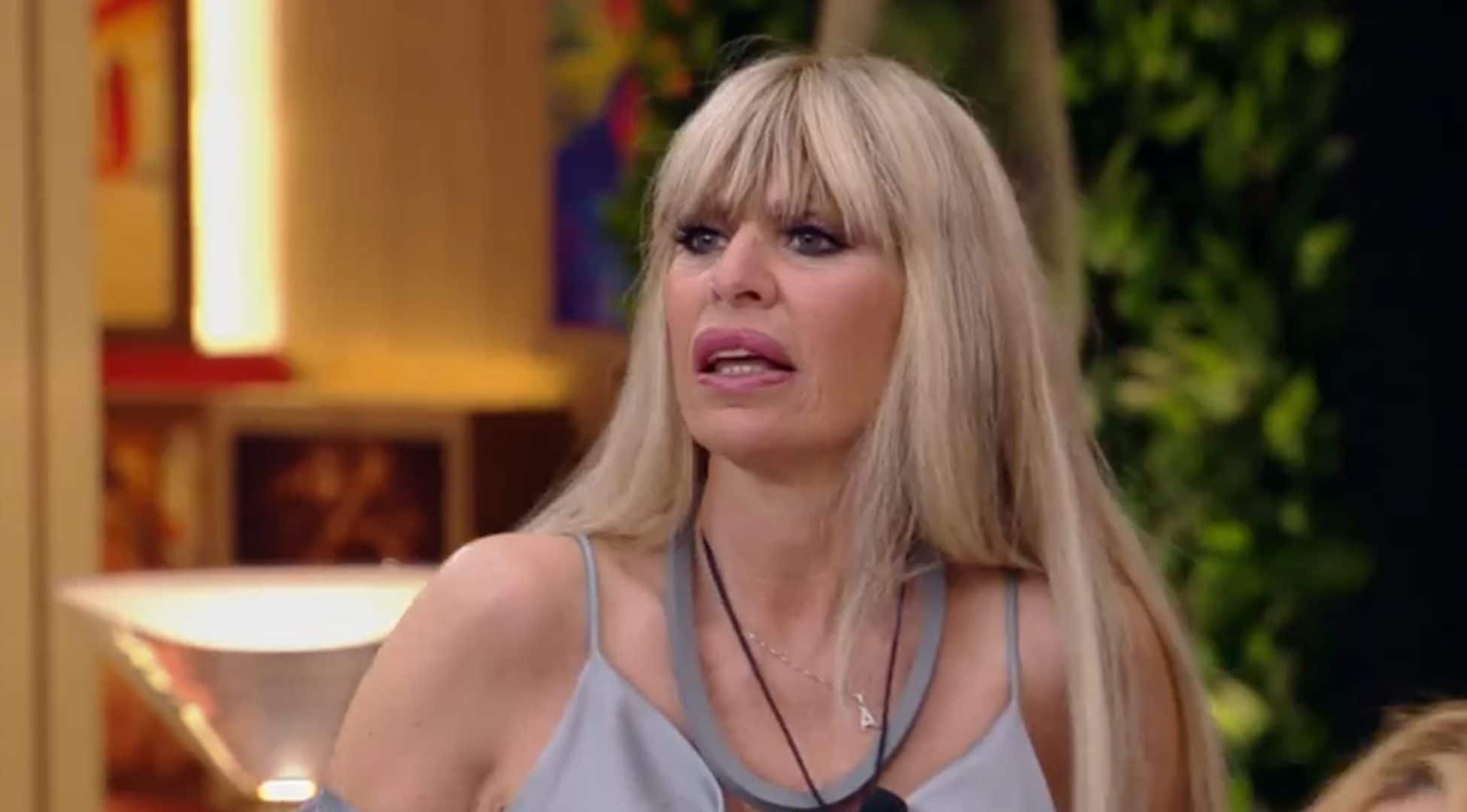 Mussolini spietata ferisce Antonella Elia al Gf Vip: "Sei respingente, piangi perché non hai amici"