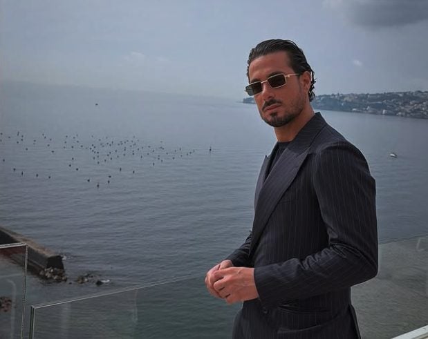 Armando Izzo, ex di Raffaella Fico: "Non sono un tronista di Uomini e Donne, i fiori sono una roba seria"