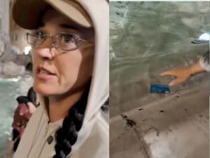Katy Perry a Roma per il rito della monetina nella Fontana di Trevi, ma lei ci immerge la carta di credito