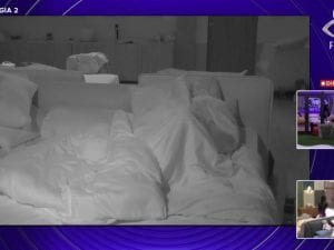 Renato e Lucia a letto insieme nella notte al GF: “Le lenzuola si muovevano in modo assurdo”