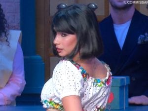 Martina Miliddi ad Affari Tuoi balla la canzone di Aka7even, con cui era stata fidanzata ad Amici