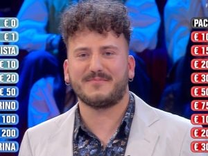 Affari tuoi, Michele è un meccanico disoccupato: “Cerco lavoro” ma rifiuta 75mila euro