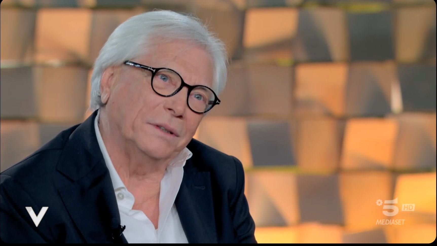 Nino D'Angelo: "Costretto a lasciare Napoli quando spararono fuori casa. Mio padre? Il mio primo falsario"