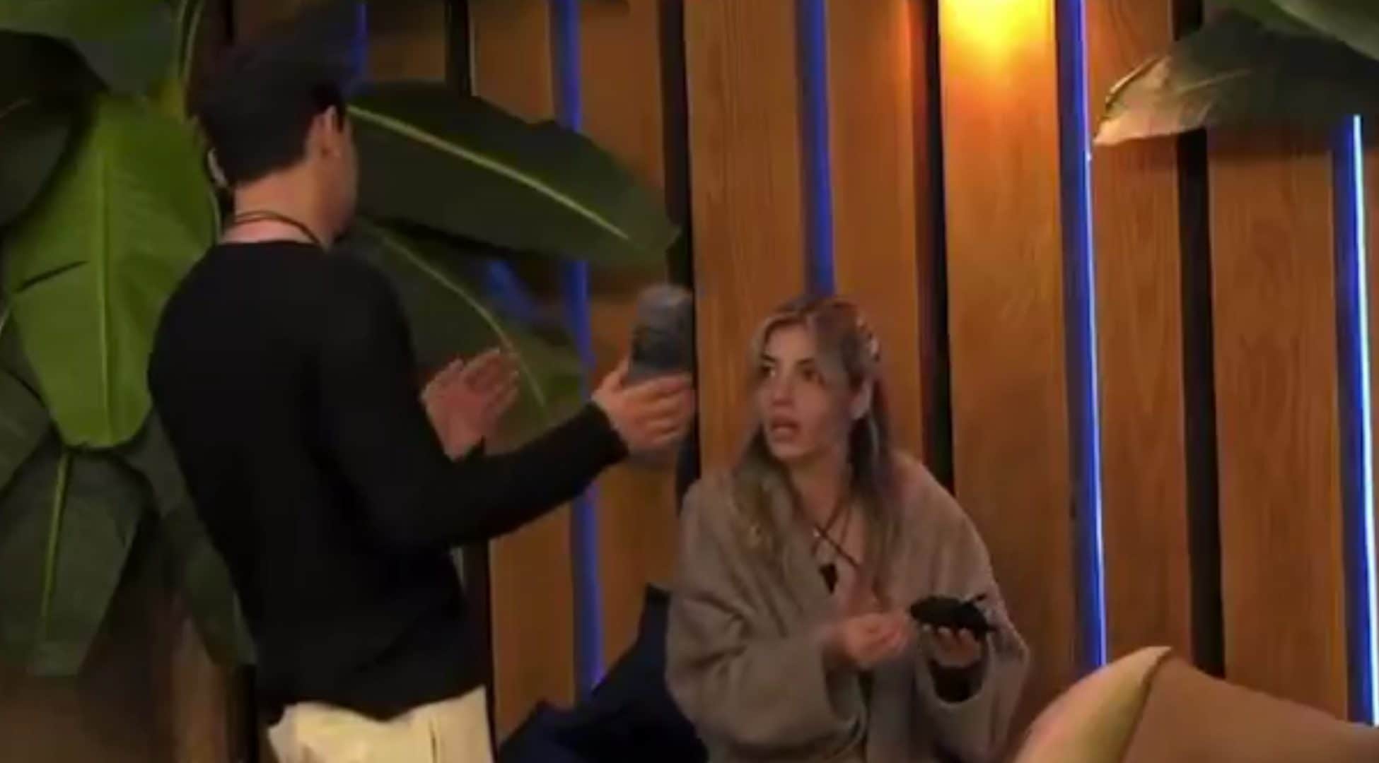 Renato e Lucia del GF Vip ai ferri corti, a lei non piace e lui si arrabbia: “Perché sei venuta a letto con me?”