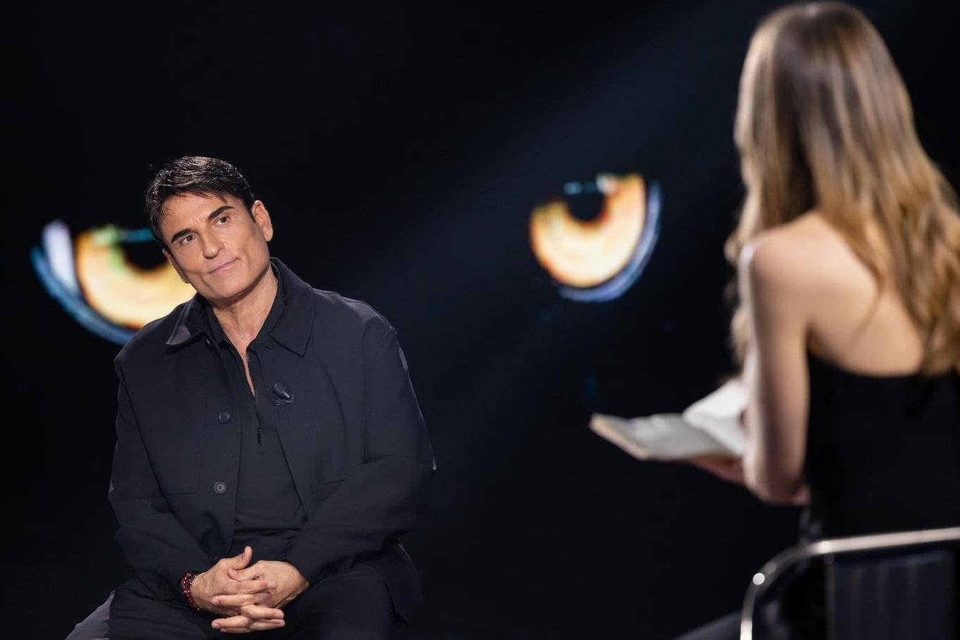 Belve, Sal Da Vinci: "Non esistono le canzoni della camorra. Con mia moglie mai parlato di andare con altri"